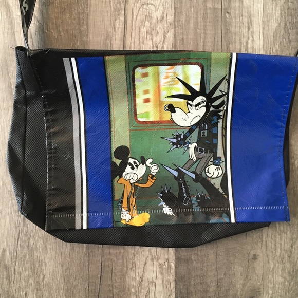 **LAST CHANCE!! FREE! Gift w/ Purchase! Mickey Mouse bundle - Picture 8 of 9